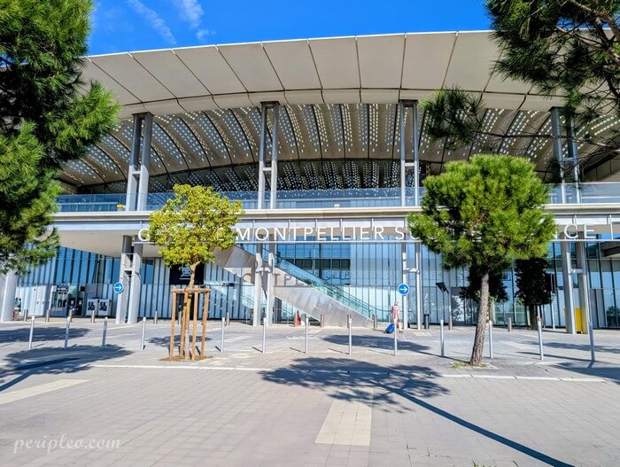 Gare Montpellier Sud de France, architecture contemporaine et entrée du hub TGV moderne au sud-est de la ville