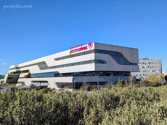 Bâtiment Pierresvives à Montpellier, architecture futuriste signée Zaha Hadid