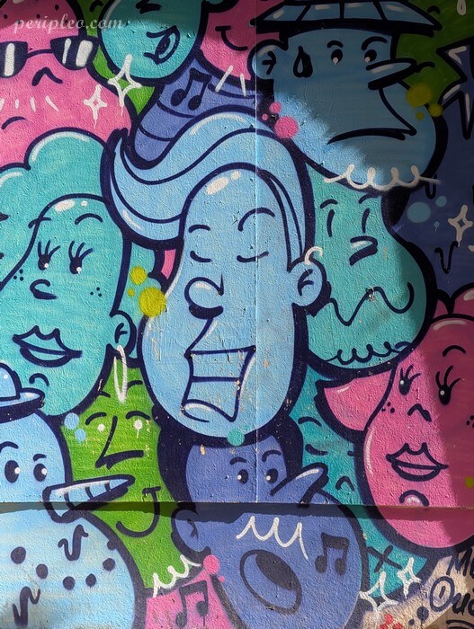 Fresque street art colorée Rue en Gondeau à Montpellier, personnages graphiques et ambiance urbaine dans le centre historique sud