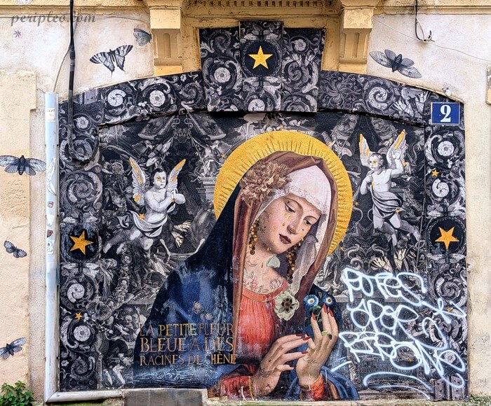Street art Rue de Lorraine à Montpellier, grande fresque inspirée de l’art sacré représentant une femme auréolée entourée d’anges et de motifs baroques dans le Quartier Méditerranée