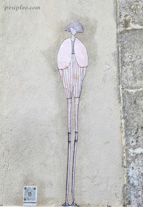 Street art Rue de la Méditerranée à Montpellier, collage minimaliste représentant un personnage élancé sur un mur du Quartier Méditerranée