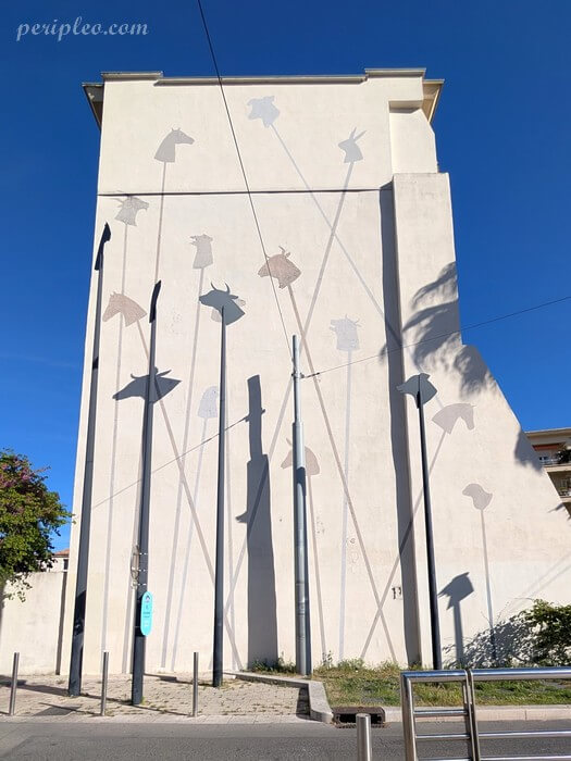 Installation artistique urbaine près du Corum à Montpellier, Le Carnaval des Animaux imaginé par l'artiste Betka Siruckova