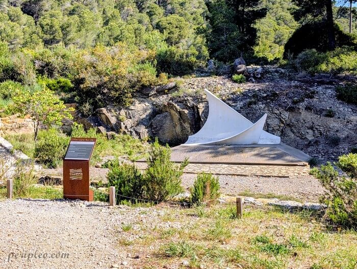 Monument commémoratif près de Notre-Dame des Auzils dans la Clape à Gruissan