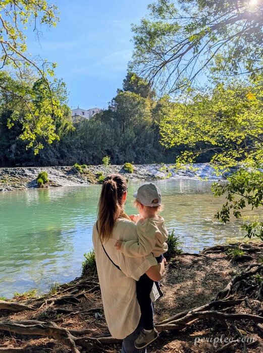 Balade au Parc du Domaine de Méric à Montpellier, PERIPLEO au bord du Lez entouré de nature verdoyante en Occitanie