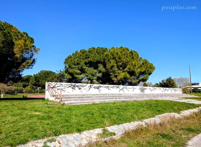Fresque murale dans le Parc Montcalm à Montpellier, espace de promenade en plein air