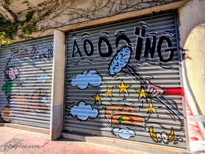 Street art Rue Lakanal dans le Quartier des Beaux-Arts à Montpellier, rideaux métalliques peints de personnages décalés et humoristiques