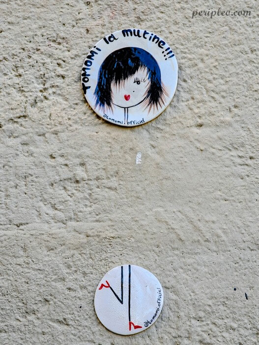 Street art de Tomomi la mutine dans la Rue du Vestiaire à Montpellier dans le centre historique nord