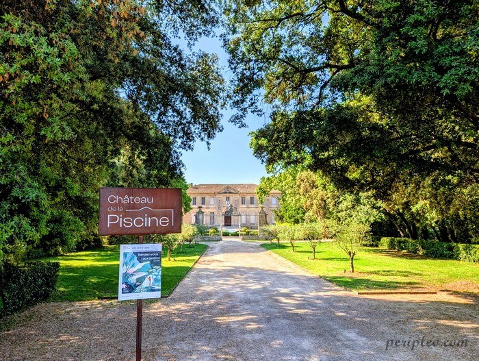 Entrée du Château de la Piscine à Montpellier, ancienne folie montpelliéraine entourée d'un parc