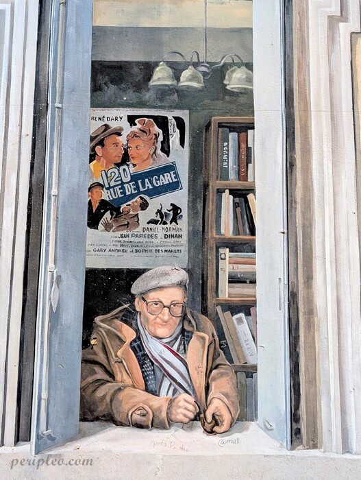 Détail de la fresque en trompe-l’œil du Parc Clémenceau par l'atelier A-Fresco à Montpellier, personnage à sa fenêtre dans une scène de vie urbaine