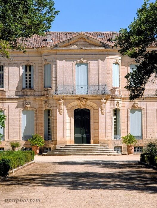 Architecture du Château de l'Engarran à Lavérune au cœur de son domaine viticole