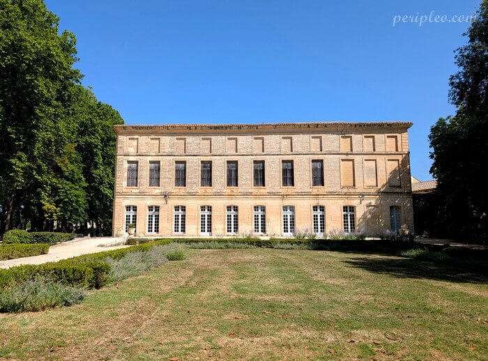 Façade du Château des Évêques et son parc à Lavérune près de Montpellier