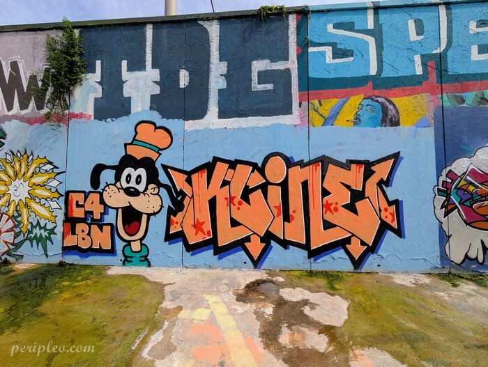 Graffiti coloré représentant un personnage de dessin animé et un lettrage XXL sur les murs du Quai du Verdanson à Montpellier