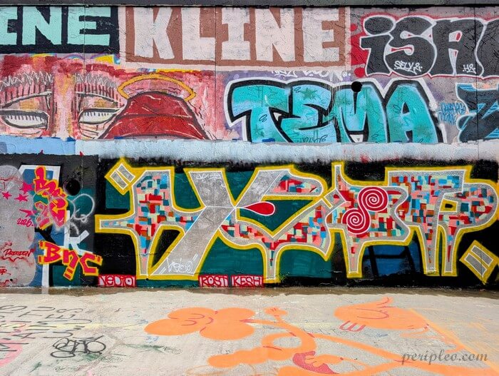 Street art Quai du Verdanson à Montpellier, mur emblématique recouvert d'une superposition de graffitis, lettrages XXL et fresques colorées