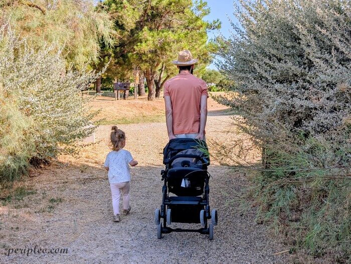Balade en famille au Parc du Mas Rouge à Pérols, sentier accessible aux poussettes au cœur d’un espace naturel près de l’étang du Méjean